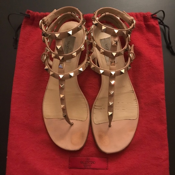 Valentino Garavani Rockstud Flat Thong Sandal - Picture 3 of 5